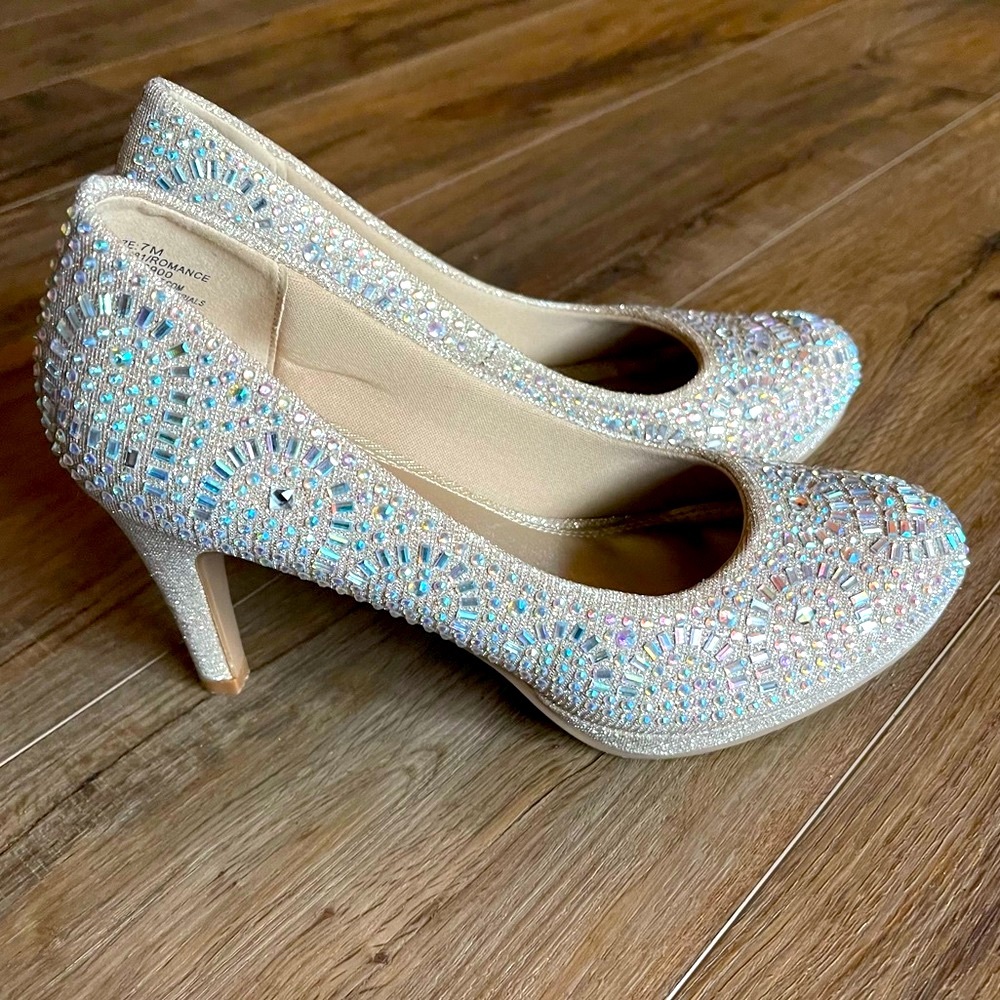Silver Slipper Romance Gold Rhinestone Glitter Heels size 7
